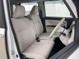 高いホールド性で運転姿勢が安定します。長距離ドライブでも疲れにくいのが魅力です。快適なドライビングライフをお送りください♪