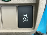 車がカーブの外側へ膨らんだり内側へ巻き込んだりする挙動を防止し安定した走行をサポートする横滑り防止装置付きです!