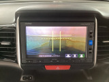 【バックカメラ】運転が苦手な方も車庫入れラクラクです!ギアをリバースに入れれば自動的に切り換わりますので、面倒な操作は不要です♪狭い駐車場もお車を傷つけず安心ですね!
