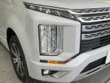 【LEDヘッドライト】悪天候や夜間走行時も良好な視界を確保し安心して運転できる高輝度LEDヘッドライトを装備!点灯速度が早く、消費電力も抑えられています。
