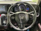 【純正革巻きステアリング】上質な革を使用することで、手にしっかり馴染みとても運転しやすいハンドルです♪