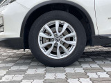 純正アルミホイール。タイヤサイズは225/65R17です。