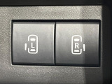 【両側パワースライドドア】スマートキーや運転席のスイッチで後席両側スライドドアの開閉が可能♪電動だから力を入れてドアを開ける必要が無く、小さなお子様でも簡単に開け閉めでき快適です♪
