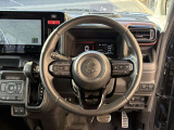 【運転席・助手席エアバッグ】エアバッグ装備で、もしもの事故の時に被害を軽減します。ハンドルのリモコンでオーディオの操作が可能です。