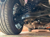 お車を安心してお乗りいただく為には、足回りの定期点検が欠かせません。サービスサポート(有償保証)では無料点検もご提供しており、安心のカーライフをお過ごしいただけるサポート体制が整っています。