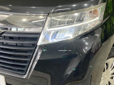 【LEDヘッドライト】悪天候や夜間走行時も良好な視界を確保し安心して運転できる高輝度LEDヘッドライトを装備!点灯速度が早く、消費電力も抑えられています。