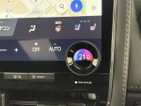 オートエアコンは温度を設定するだけで、自動で風量などを設定してくれます。運転しながら操作も必要ないので、安全性も向上します。