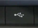 USB接続により外部オーディオと連携する事が出来、車内で音楽を楽しむ事が出来ます。