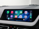 【アップルカープレイ】iPhoneがBMW車両とワイヤレスで接続されます。Apple CarPlayでは、オーディオストリーミングやメッセージングアプリがディスプレイに表示されます。