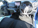 運転席周りも視界もよくハンドルも軽い取り回しなのですごく運転がしやすい車です。