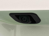バックカメラ ナビゲーション等を装着した場合には車両の前後左右に搭載した4つのカメラにより、車庫入れや狭い道でのすれ違いをしっかりサポートするパノラマモニター対応カメラが付いてます