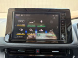 【HDMI】スマートフォンを接続して、お気に入りの動画配信サービスをナビの大画面で再生。車内をリビングのように変え、移動中も多彩なコンテンツを楽しめます。