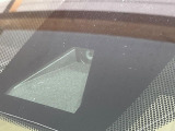 【プリクラッシュセーフティ】前方の車両等を検知し、衝突しそうな時は警報で注意を促し、ブレーキを踏む力をサポート。ブレーキを踏めなかった場合は衝突被害軽減ブレーキが作動、衝突回避をサポートします。