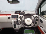 運転席周辺の画像です。