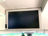 【フリップダウンモニター】大画面モニターで後席でもエンタメをお楽しみいただけます。小さなお子様にも大人気の装備です♪