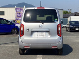 雨の日は中古車は選びにくいですよね。でも当店なら安心です。電話予約を頂ければ屋根下へ移動させて頂きます。雨でもじっくりご検討いただけます。