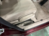 痛みの出やすい運転席シートの角、フロアマット、座面、ともに良好です