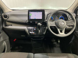運転席からの視界が左右に広く隅々まではっきりと見えます!クルマの前端も把握しやすく安心です!