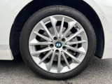 自動車保険も純正のクオリティを。BMWの正規ディーラーのみが取り扱い可能な、BMW専用自動車保険。専任のスタッフが皆様のカーライフを24時間365日サポート致します。
