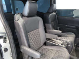 ゆとりある広々とした車内空間は、ドライブを始め買い物やレジャーなど、幅広く活躍します。一人でもみんなとでもお出かけを楽しみましょう!