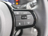 ◆アダプティブクルーズコントロール◆予め設定した車速内でクルマが自動的に加減速。前走車との適切な車間距離を維持しながら追従走行します。【LKAS】車線維持支援システムでステアリング操作を支援。