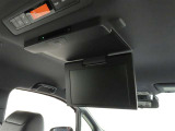 トヨタ純正11型後席ディスプレイを装備しております。