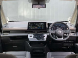 運転席周りになります。内装色はブラックです。