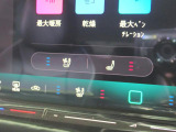 フロントシートにはマッサージ機能が搭載。オプション装着車両なので、なんと8種類の押圧パターンを選択可能です。
