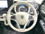 インテリアに合わせたデザインのステアリングは、運転される方のことも考え、運転しやすい形状、大きさです。是非一度、実際に触ってお確かめください。