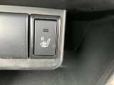 運転席に冬も暖かシート装備です!
