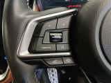 ステアリングには運転中でも簡単に操作できる各種スイッチついてます