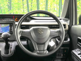インテリアに合わせたデザインのステアリングは、運転される方のことも考え、運転しやすい形状、大きさです。是非一度、実際に触ってお確かめください。
