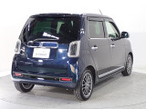 プライバシーガラスが装備されています。外を見るときには気にならずに、後方車両からは車内が見えにくい設計です、周りを気にせず、快適に運転できますよ。