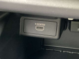 グローブボックス内にHDMI端子ございます。