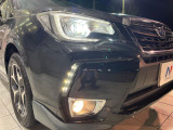 【LEDヘッドライト】悪天候や夜間走行時も良好な視界を確保し安心して運転できる高輝度LEDヘッドライトを装備!点灯速度が早く、消費電力も抑えられています。