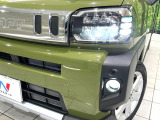 【LEDヘッドライト】悪天候や夜間走行時も良好な視界を確保し安心して運転できる高輝度LEDヘッドライトを装備!点灯速度が早く、消費電力も抑えられています。