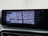 【純正ナビゲーション】BMWのナビゲーションは操作性も良く、詳細な地図情報と交通状況を見やすく表示し、快適なドライビングをサポートしながら目的地までナビゲートします。