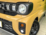 【LEDヘッドライト】悪天候や夜間走行時も良好な視界を確保し安心して運転できる高輝度LEDヘッドライトを装備!点灯速度が早く、消費電力も抑えられています。