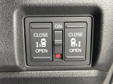 【両側パワースライドドア】スマートキーや運転席のスイッチで後席両側スライドドアの開閉が可能♪電動だから力を入れてドアを開ける必要が無く、小さなお子様でも簡単に開け閉めでき快適です♪