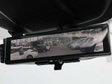 車両後方を映し出します・スマートルームミラー装備です。
