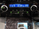左右独立温度コントロールフルオートエアコンです。運転席、助手席それぞれで独立して温度設定ができます。冷え性の方が乗っても安心ですね♪