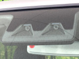 【スマートアシスト】走行中に前方の車両等を認識し、衝突しそうな時は警報とブレーキで衝突回避と被害軽減をアシスト。より安全にドライブをお楽しみいただけます。