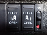 運転席からもスライドドアをボタン操作でスピーディーに開閉できます!またスマートキーでも操作できるので便利です。