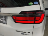 特徴的なデザインで後方からの確認しやすいLEDリアコンビネーションランプ