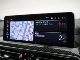 【純正ナビゲーション】BMWのナビゲーションは操作性も良く、詳細な地図情報と交通状況を見やすく表示し、快適なドライビングをサポートしながら目的地までナビゲートします。