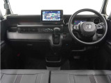 ◆視界広々で非常に運転しやすくロングドライブでも疲れを感じさせないすっきりとまとまったインパネ周りです。