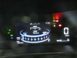 運転席のメータパネル類は常に視界に入る場所ですので、大事なチェックポイントです。ぜひ実際にご乗車ください。