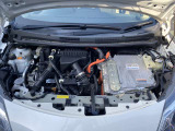 1.2Lの発電用エンジンとモータールームの画像です。
