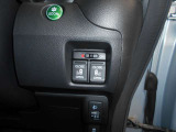 両側電動スライドドアです。運転席やキーレスから開閉が出来てとても重宝します。