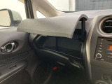 ちょっとしたところは収納ボックスにもなっています。車内はサイズも決まっているので、収納が少ないと思っているアナタ!ご安心ください。さまざまなところに収納が隠れているんです♪